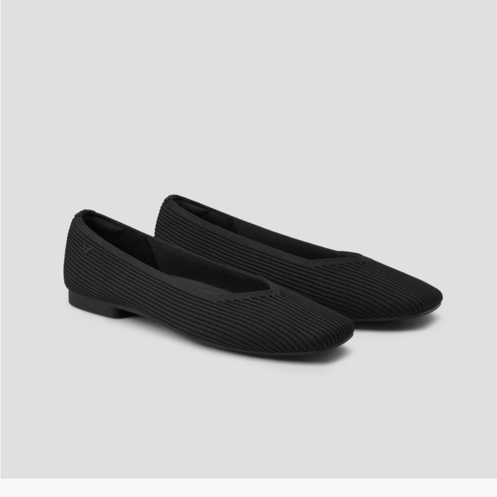 Vivaia Square-Toe V-Cut Flats (Margot 2.0) 6.5 Wide width